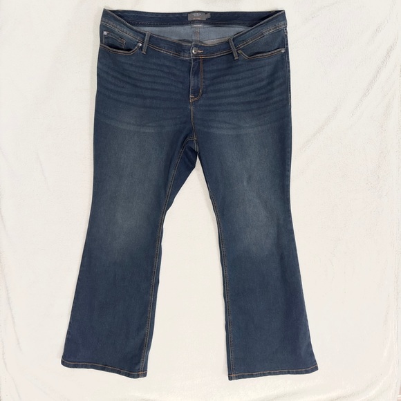 ❤️ TORRID, PLUS SIZE, mid-rise, luxe slim boot, super stretch blue jeans… - Picture 2 of 6